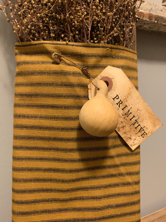 Primitive Barn Wood Hanger with Dried Sweet Annie