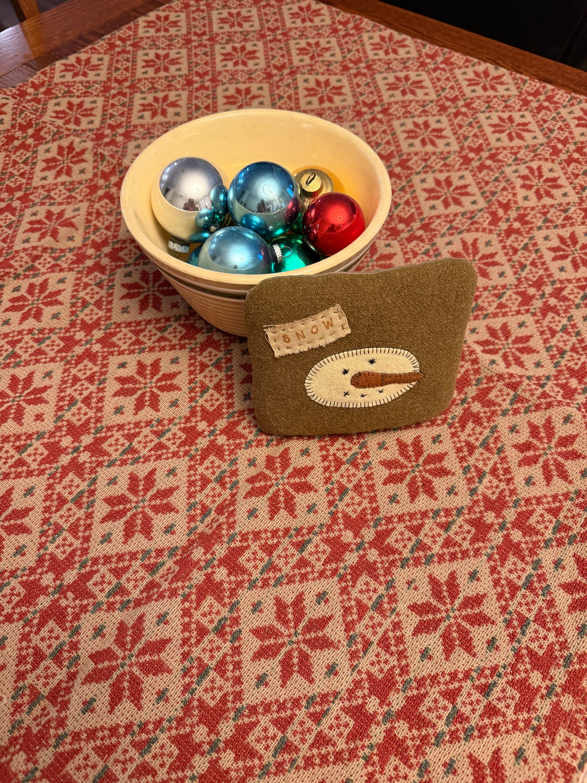 Yuletide Spirits 34” Woven Table Square