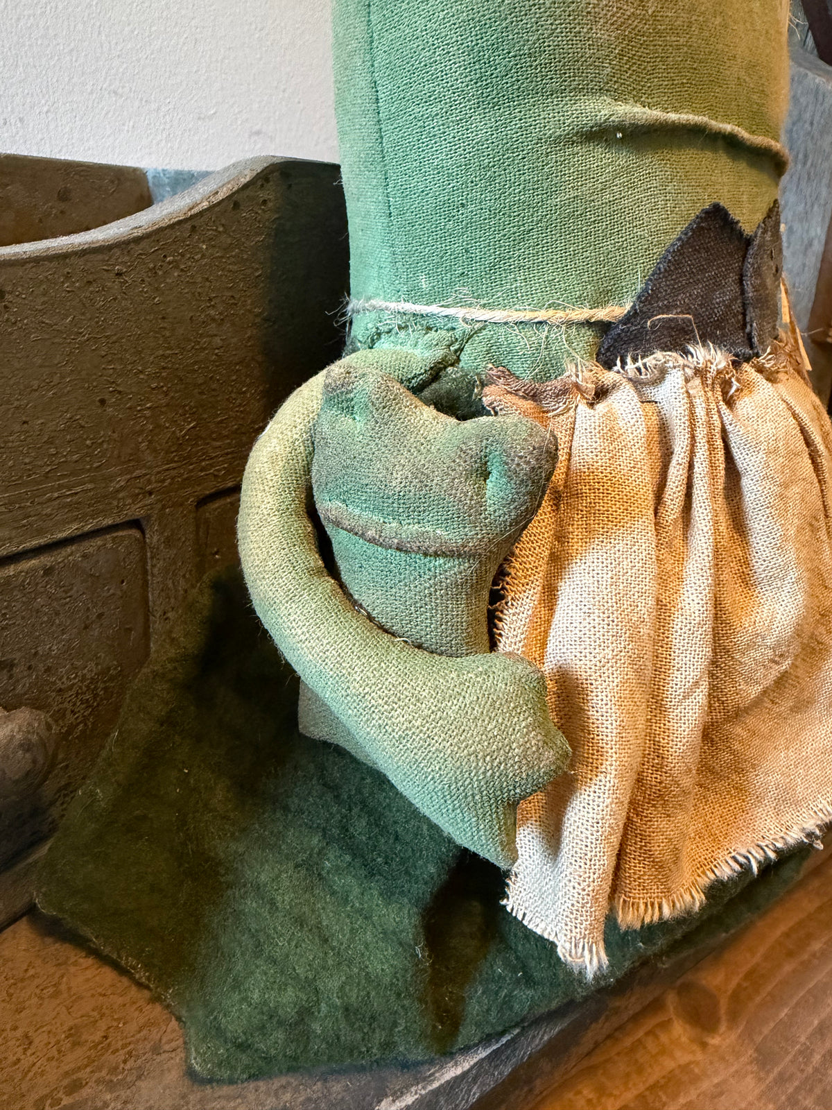 Primitive Fabric Frog Shelf Sitter